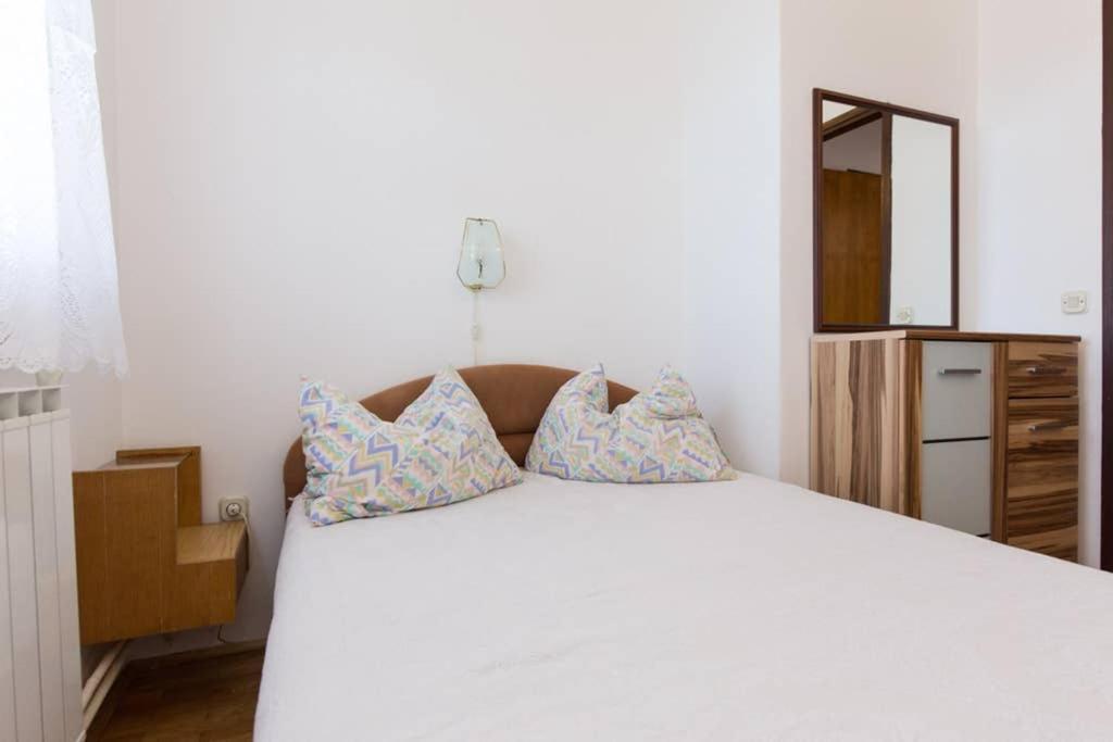 Apartment With Terace And Sea View Marica Krk Town Bagian luar foto